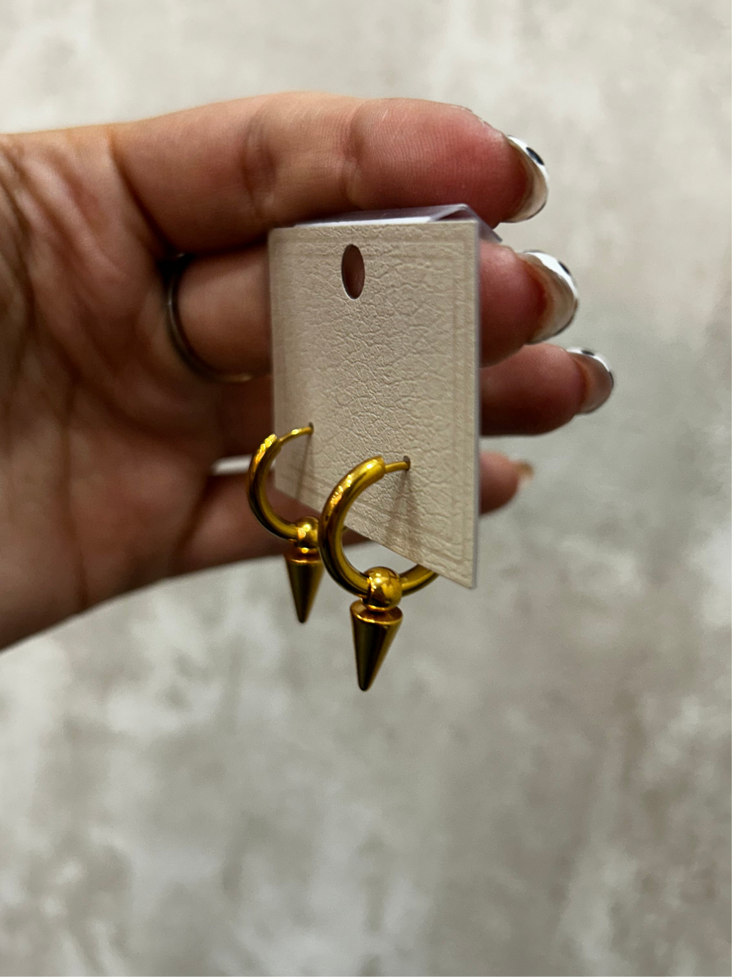 Pendientes acero pico.