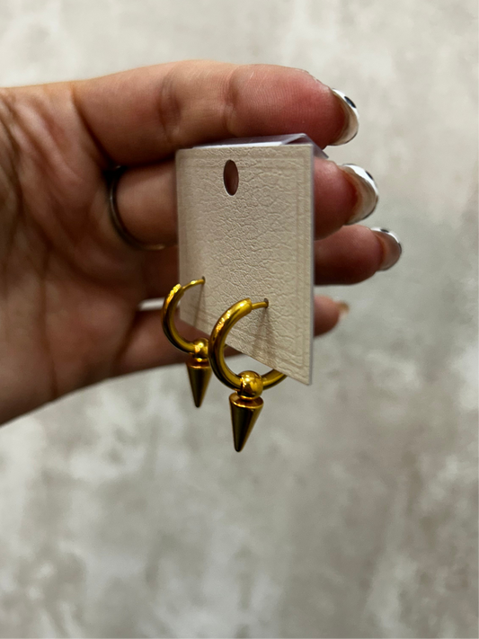 Pendientes acero pico.