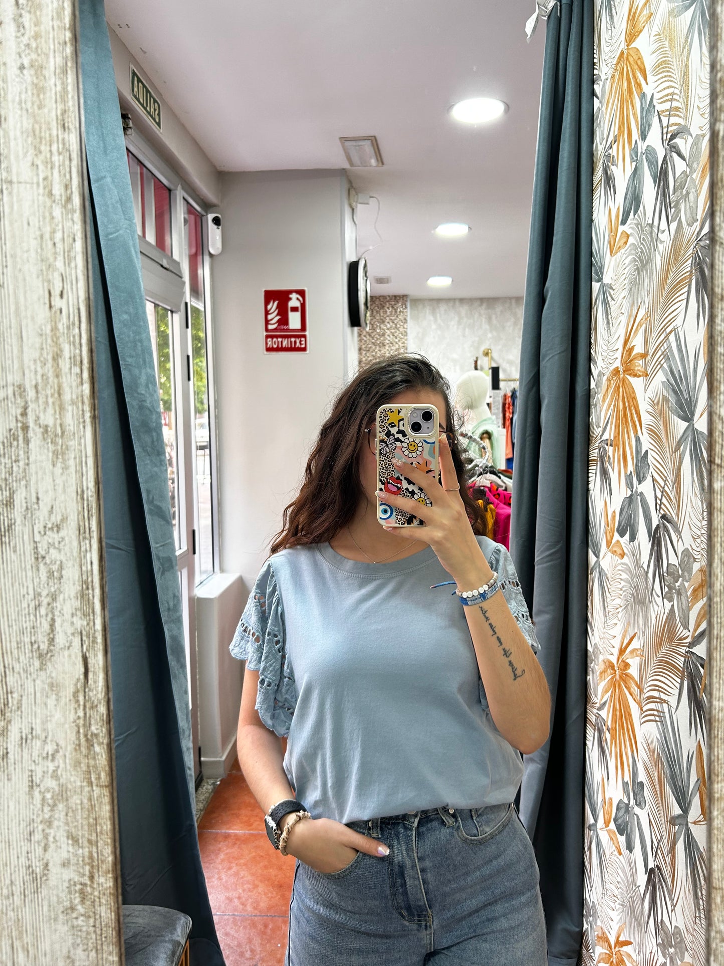 Camiseta manga troqueda