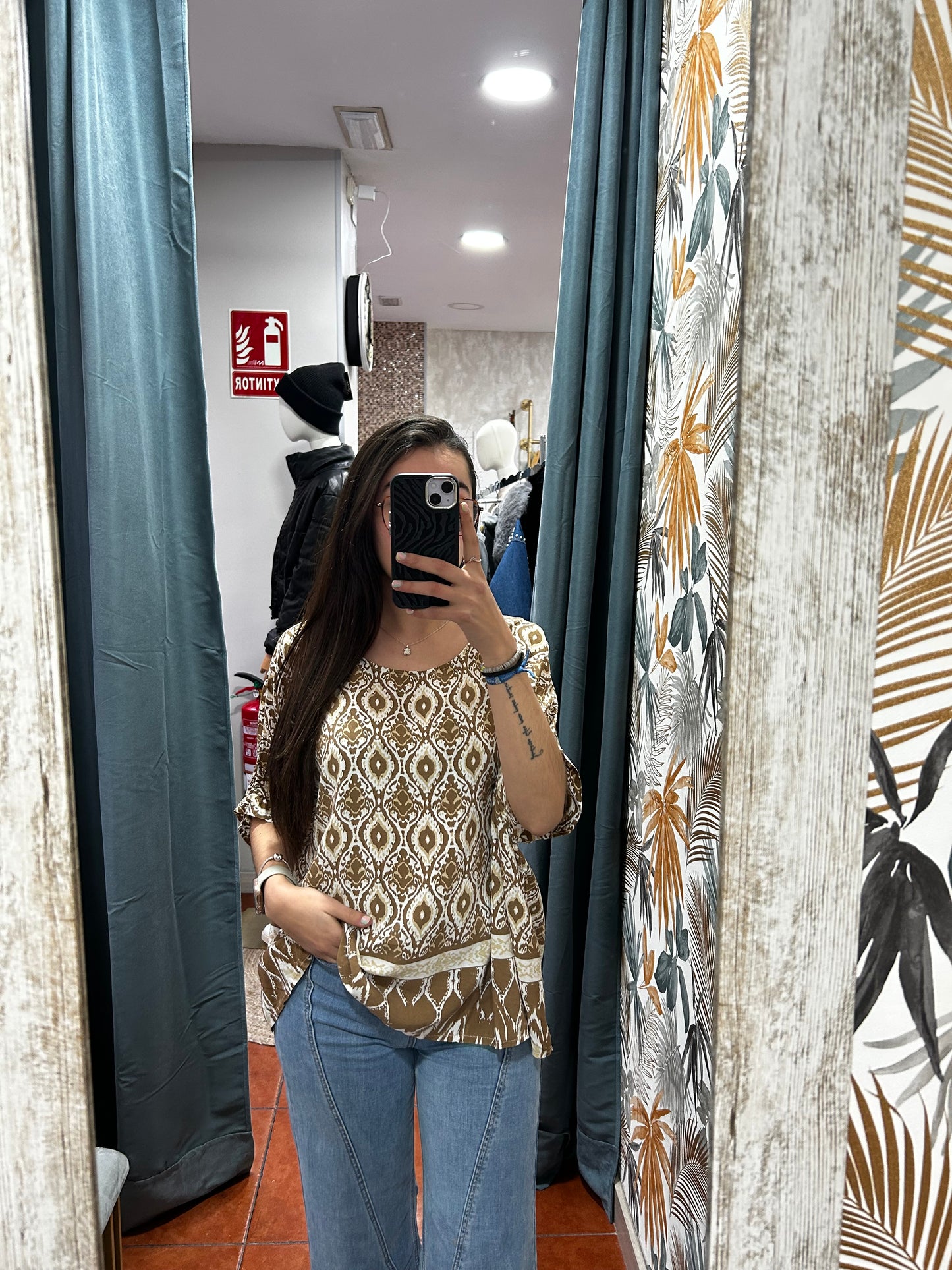 Camiseta estampada marrón