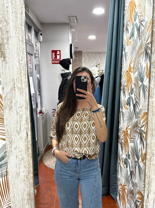 Camiseta estampada marrón